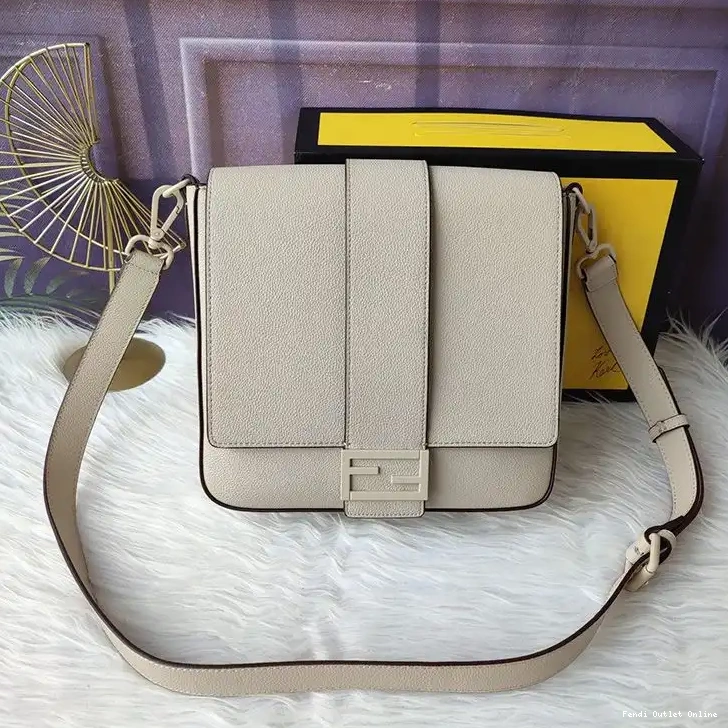 Medium Romano In Leather Fendi Beige Messenger Baguette Cuoio 0705